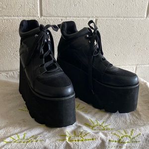 Black High Pump Laced Up Shoes